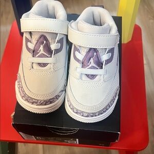 Jordan Kids Sneakers in White and Purple